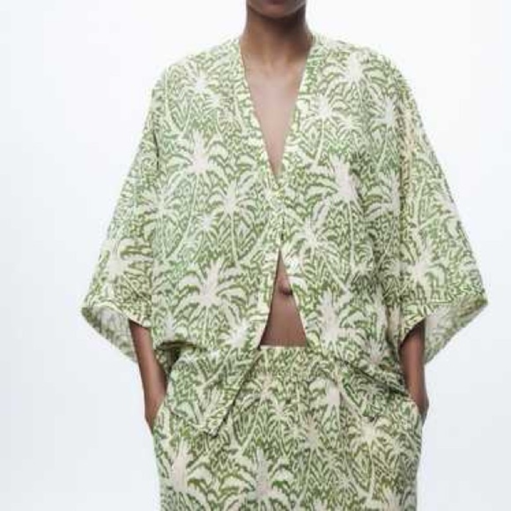 Zara Green and Cream Botanical Print Button-Up Blouse